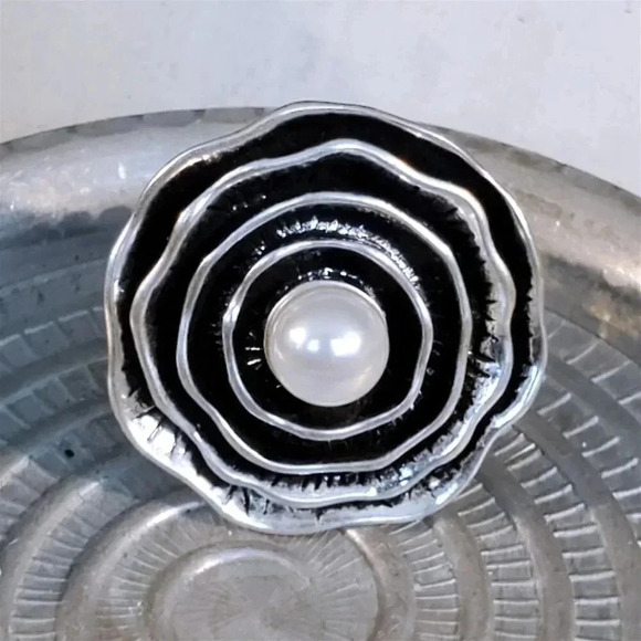 Abstract Art Avant Garde Silver Plate White Faux Pearl Adjustable Cocktail Ring - Picture 7 of 12